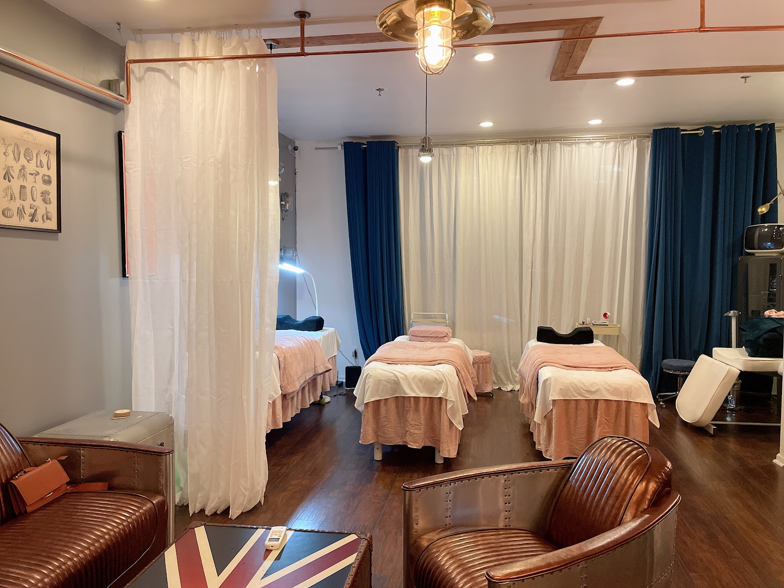 La mose Nail & Eyelashes | Flushing Eyelashes Salon nail photo 2
