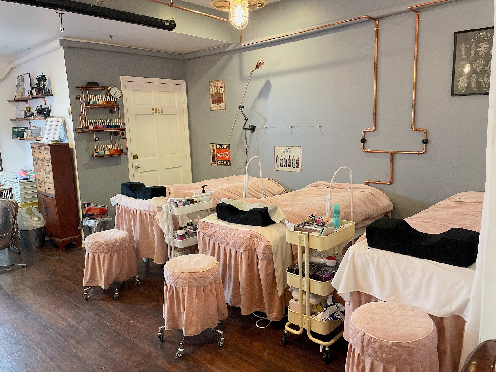 La mose Nail & Eyelashes | Flushing Eyelashes Salon nail photo 7